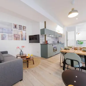 Apartment Exceptionnel Duplex A Proximite De Montmartre!, Paris